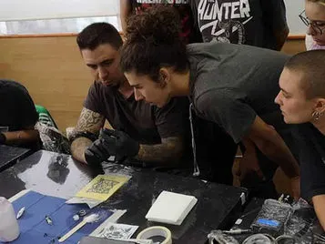 Clases de tatuaje: cuando tu pasión se convierte en futuro Clases de tatuaje: cuando tu pasión se convierte en futuro