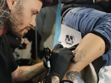 El tatuador internacional Óscar García visita ESAP Madrid El tatuador internacional Óscar García visita ESAP Madrid