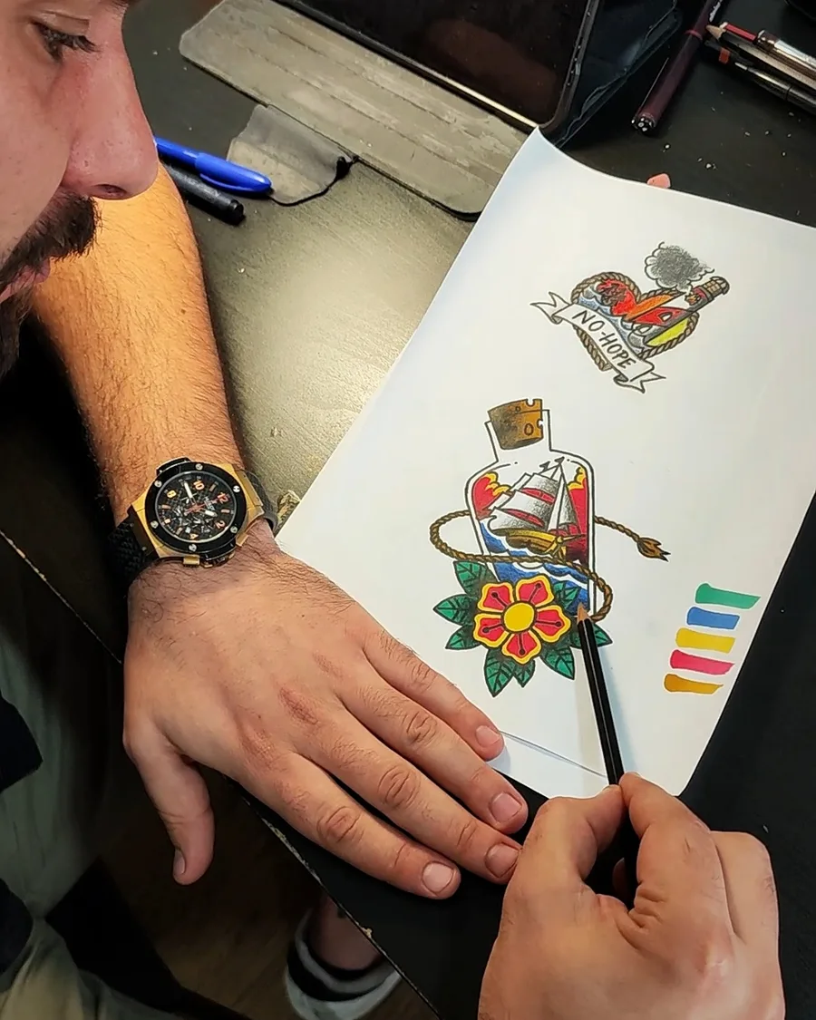 Clase de dibujo: diseño tradicional con rotuladores en la escuela ESAP de Madrid Clase de dibujo: diseño tradicional con rotuladores en la escuela ESAP de Madrid
