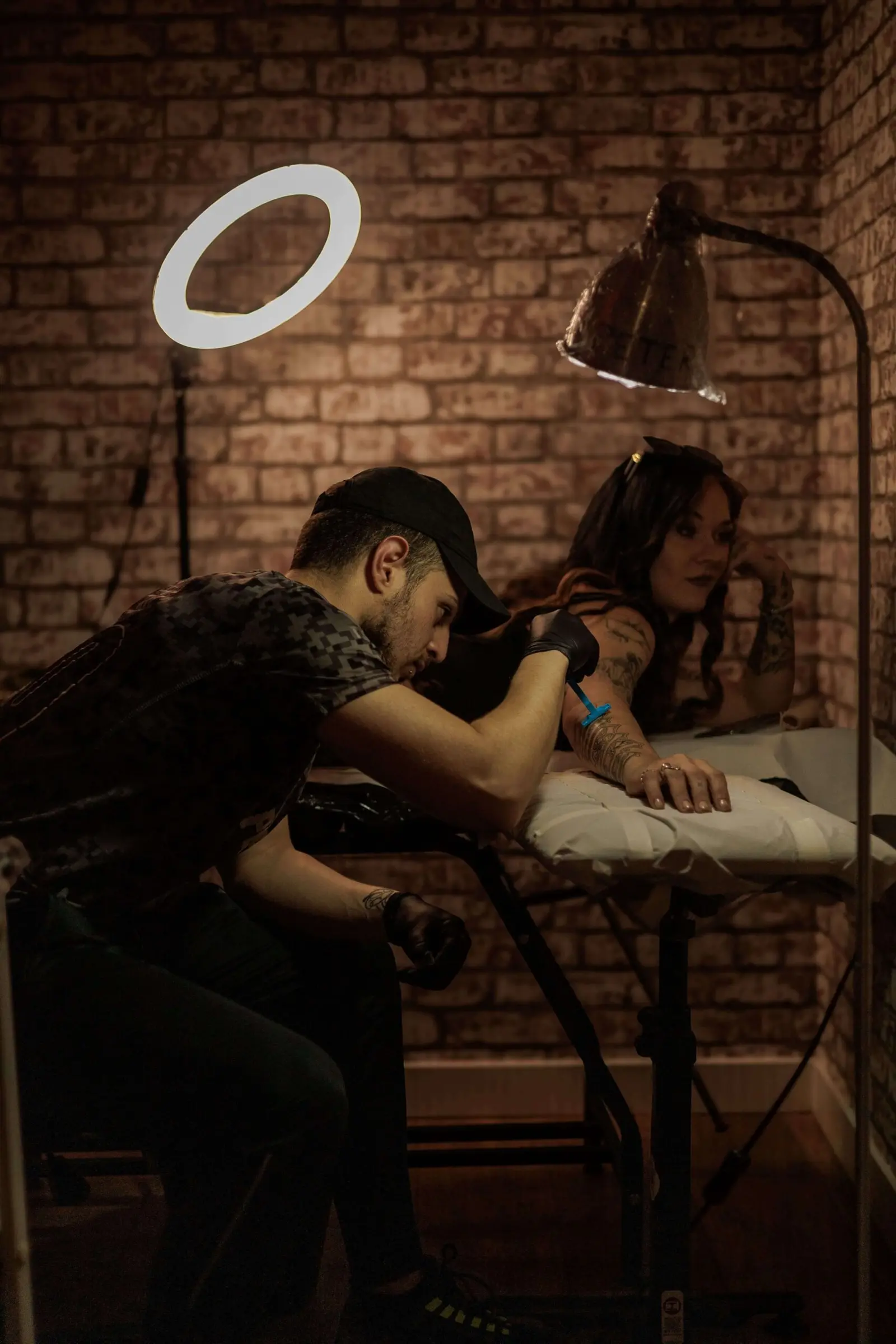Clase práctica del Curso Intensivo de Tatuaje en la escuela ESAP de Madrid