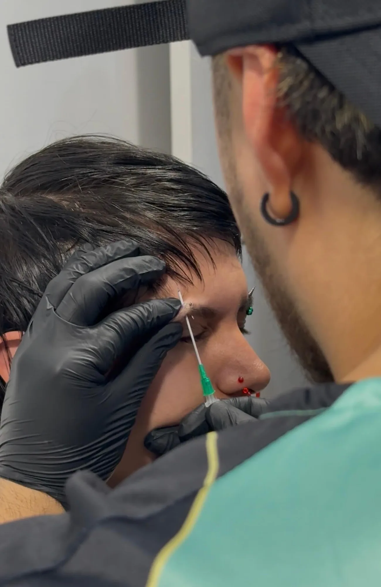 Curso de Piercing Profesional · escuela de tatuaje ESAP Madrid Perforación profesional en el Curso de Piercing de la escuela ESAP de Madrid