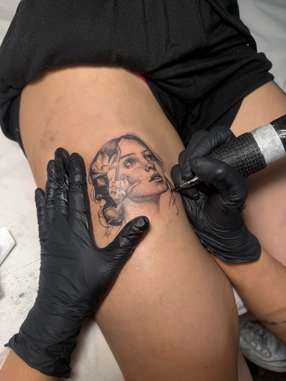 Curso de Especialización de Tatuaje · escuela de tatuaje ESAP Madrid Clase práctica del Curso de Especialización de Tatuaje en la escuela ESAP de Madrid