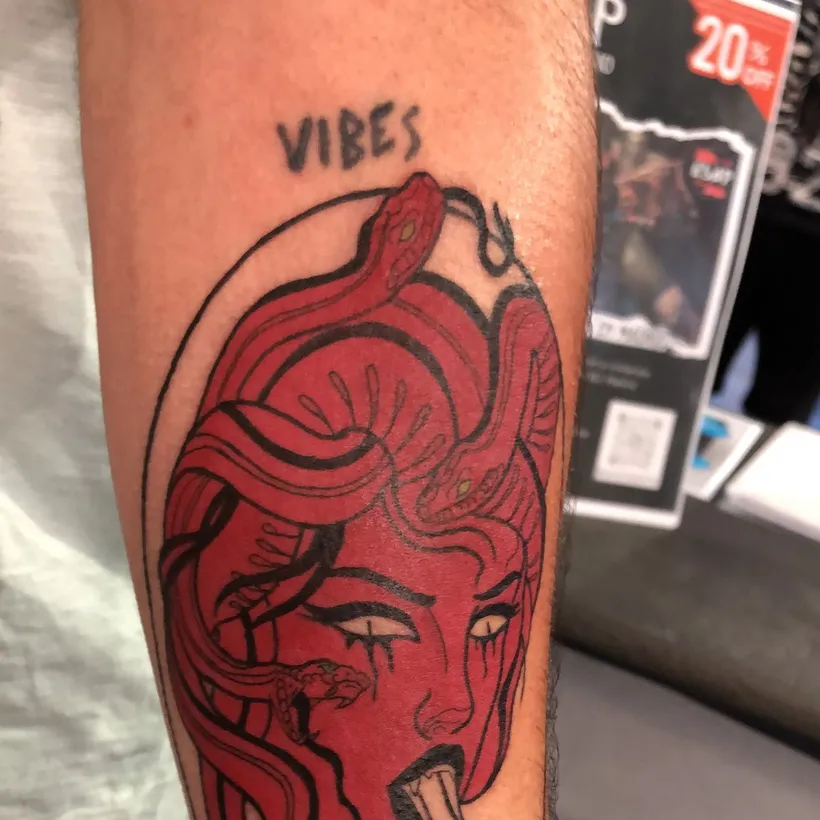 Tatuaje blackwork en el antebrazo, ESAP Madrid