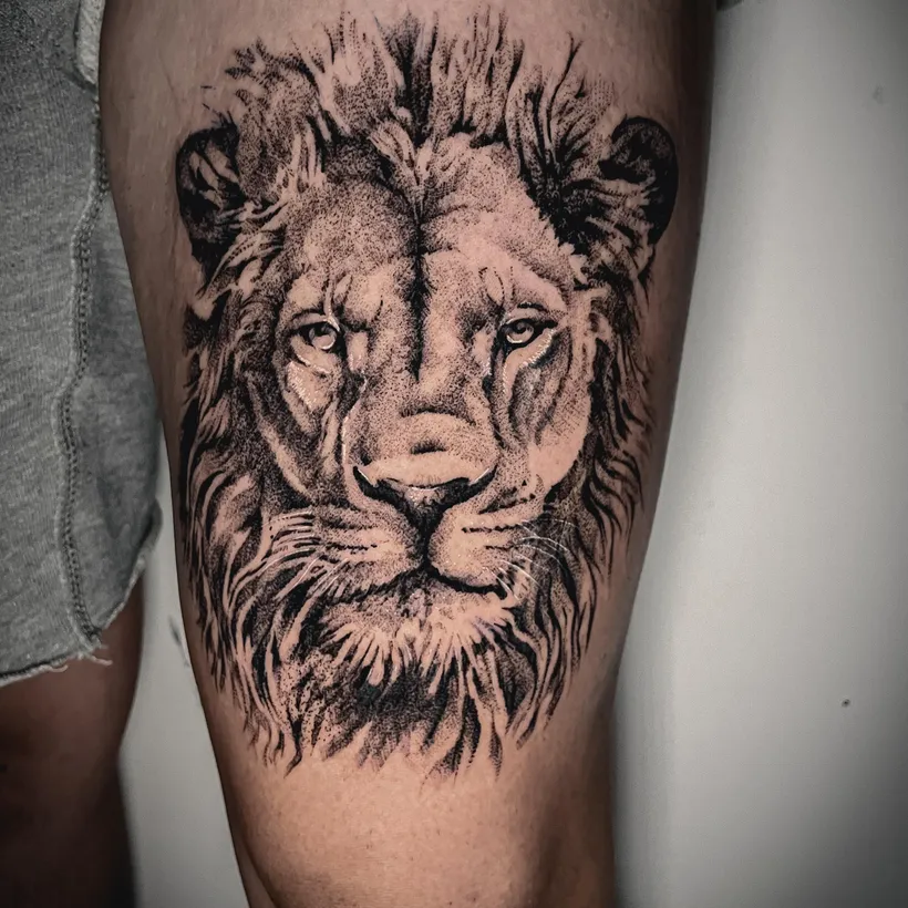 Tatuaje blackwork de un león, ESAP Madrid