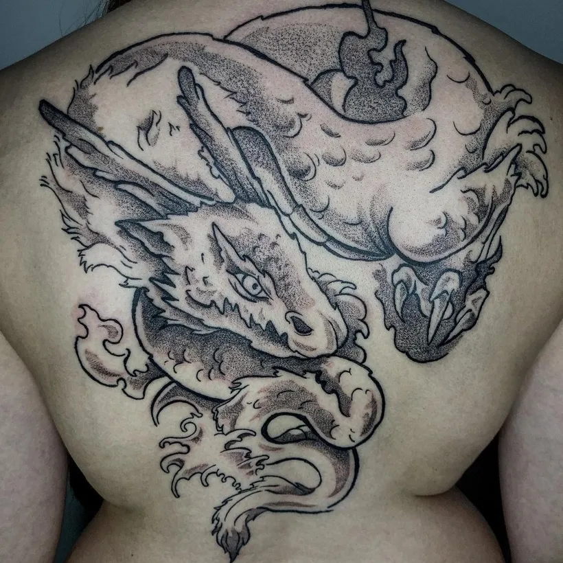 Tatuaje blackwork a línea fina en ESAP Madrid Tatuaje blackwork a línea fina en ESAP Madrid