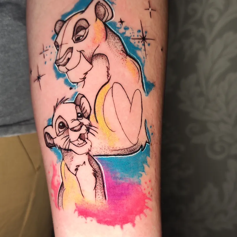 Tatuaje a color de Simba, El Rey León, ESAP Madrid