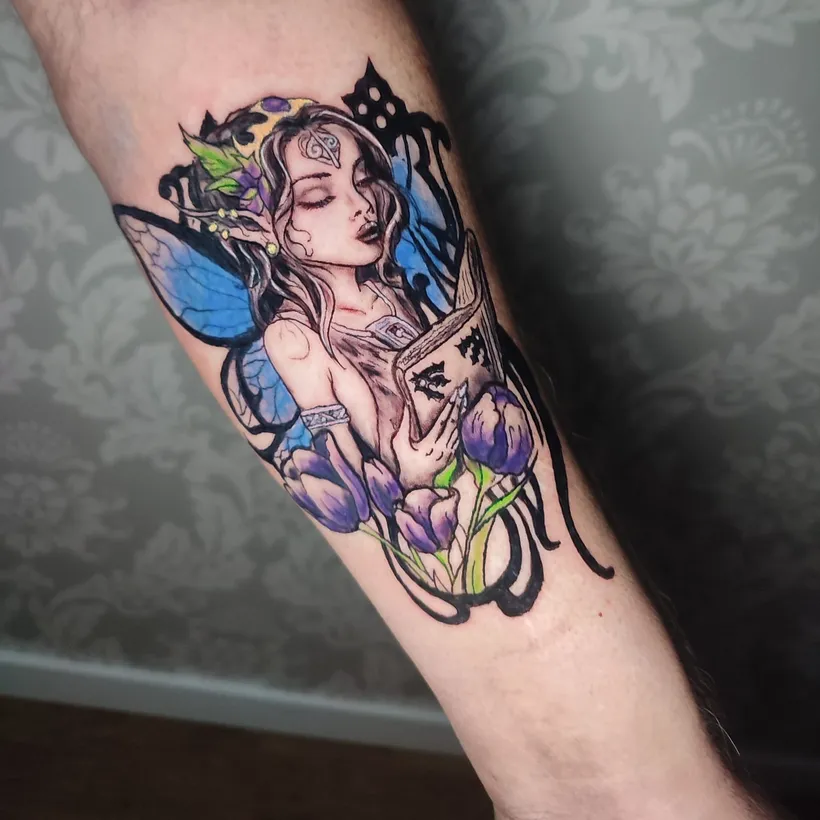 Tatuaje a color de un búho, ESAP Madrid