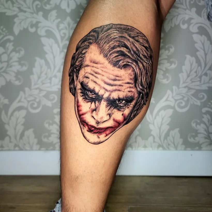 Tatuaje en la pierna hecho en ESAP Madrid, estudio de tatuajes en Madrid