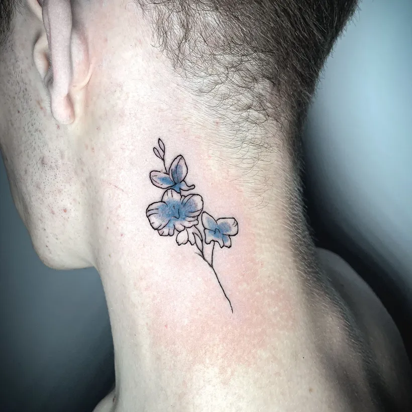 Tatuaje pequeño minimalista a línea fina, ESAP Madrid Tatuaje pequeño minimalista a línea fina, ESAP Madrid