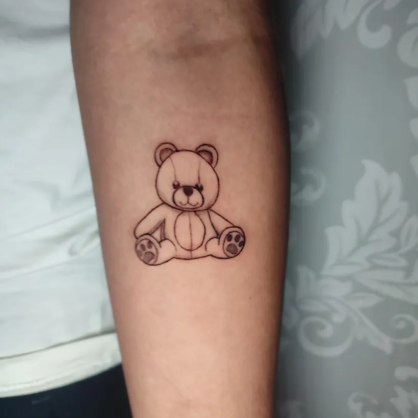 Tatuaje pequeño de un osito, ESAP Madrid Tatuaje pequeño de un osito, ESAP Madrid