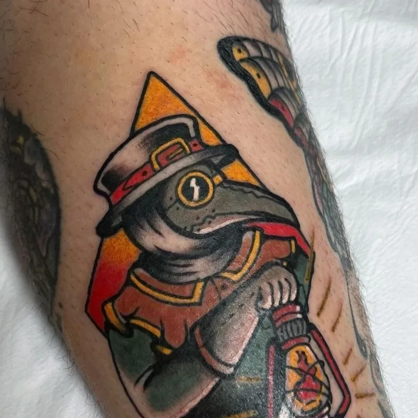Tatuaje tradicional de un médico de la peste, por Paula en ESAP Madrid