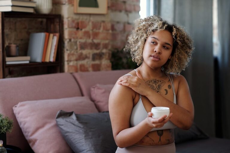 como cuidar un tatuaje para que no pierda el color